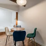 Old Town Stylish Studio